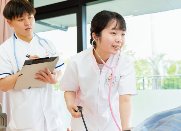 基礎的な看護技術の実習風景